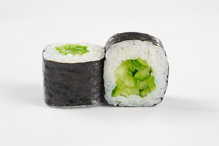 Классический ролл с огурцом