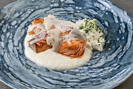 Лосось терияки с кремом из цветной капусты