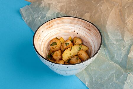 Гребешки с соусом чимичурри и картофелем