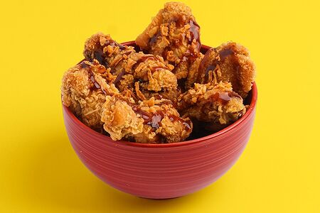 С соево-чесночным соусом и жареным луком