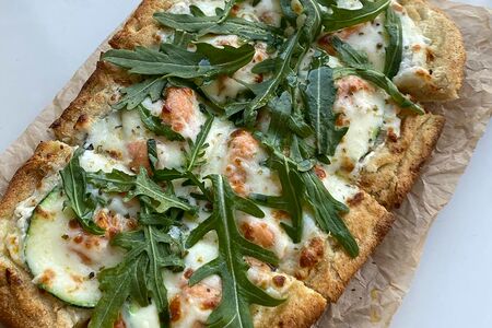 Сливочная с лососем, цукини и рукколой