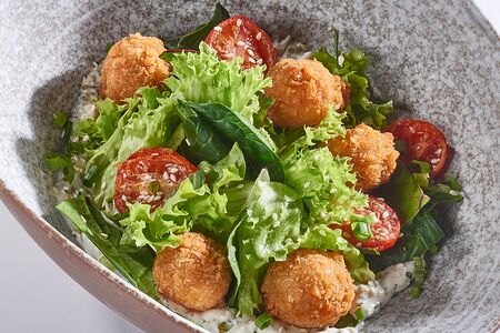 Салат с фишболами из семги