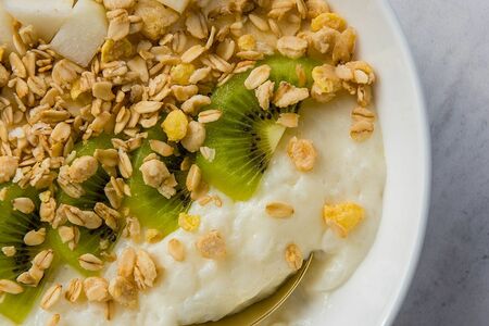 Каша с бананом, киви и грушей