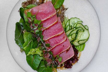 Татаки тунец с трюфельным дрессингом