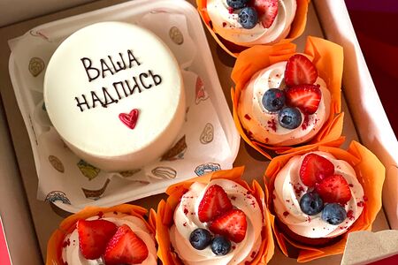 Комбо-набор Бенто-торт с вашей надписью и 5 капкейков с ягодами
