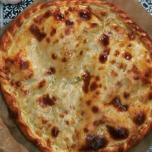 Пирог с бараниной, картофелем и паприкой