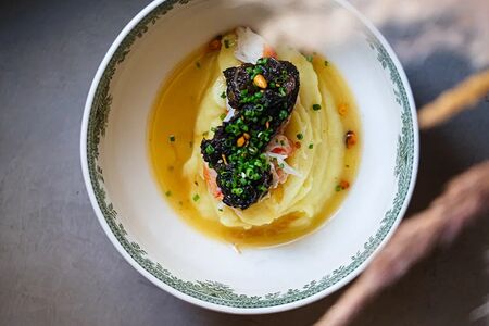 Фаланга краба со сморчками и бербланом