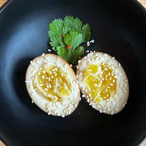 Яйцо маринованное