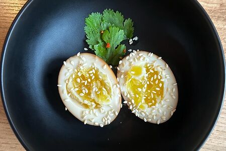 Яйцо маринованное