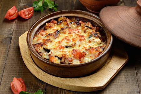 Баклажаны с помидорами и сулугуни