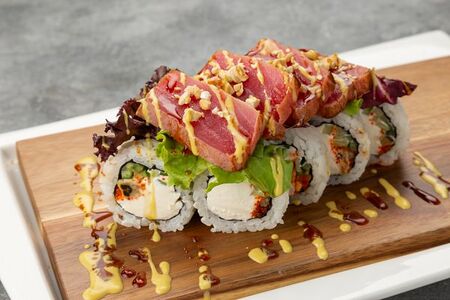 Татаки ролл с тунцом