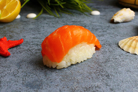 Суши лосось