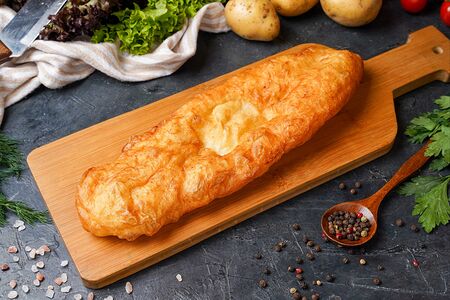 Жареный пирожок с картошкой