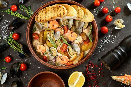 Морские гады в соусе дорблю