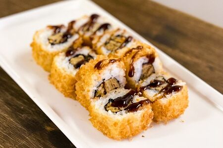 Ролл Темпура с мидиями и омлетом