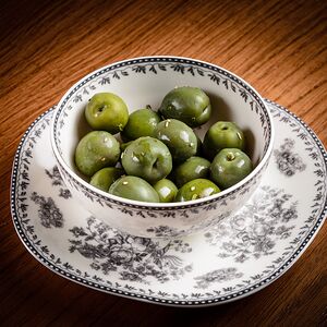 Оливки зеленые с косточкой