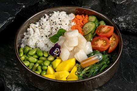 Поке с гребешком