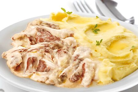 Бефстроганов из говядины с картофельным пюре