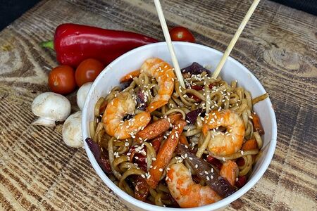 Wok с креветкой