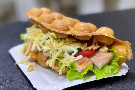 Вафля с копченой курицей