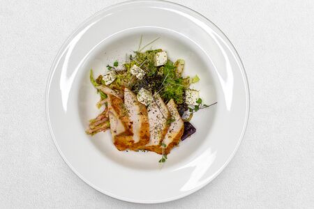 Индейка с салатом из свеклы с фетой