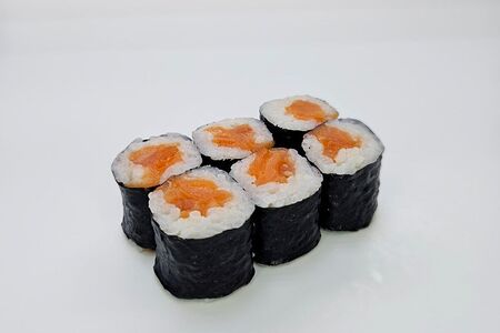 Ролл с лососем