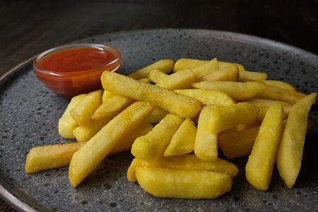 Картофель фри с соусом