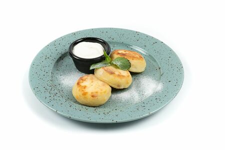 Сырники со сметаной или малиновым соусом