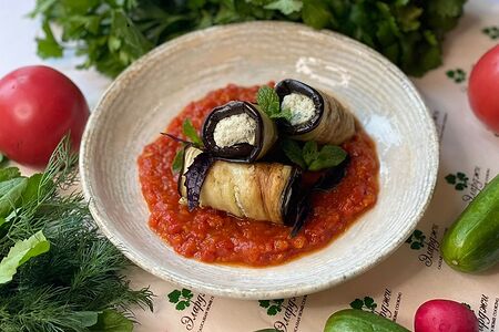 Рулетики из жареных баклажанов с надуги