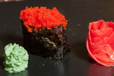 Суши Гункан Тобико