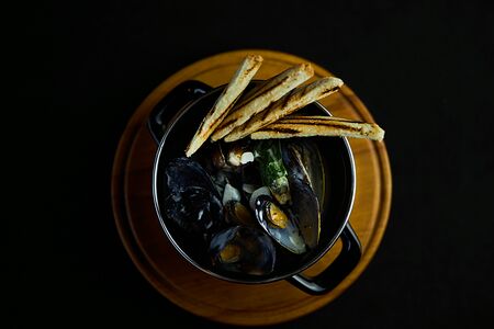 Мидии в соусе блю чиз