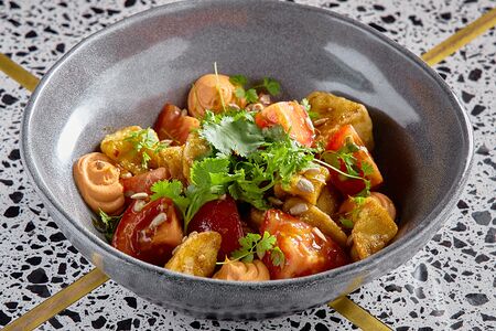 Тёплый салат с жареными баклажанами и азиатской заправкой