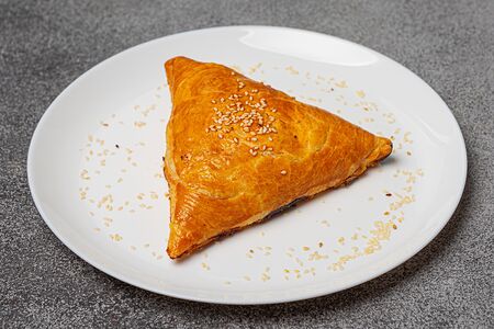 Самса с рубленой говядиной