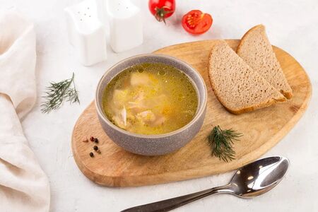 Бульон куриный с вермишелью