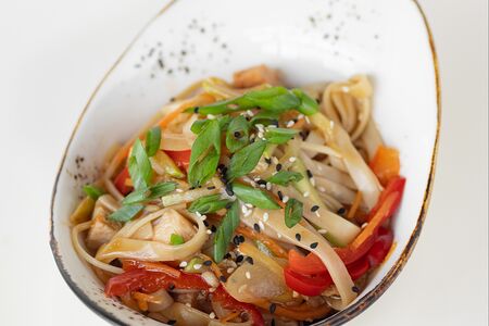 Лапша удон с курицей в соусе терияки