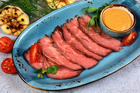 Ростбиф говяжий с дижонской горчицей