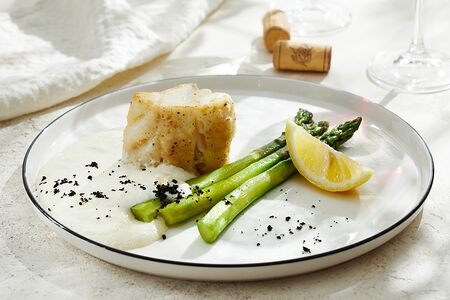 Треска с пюре из батата со сливочно-трюфельным соусом