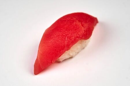 Суши с тунцом