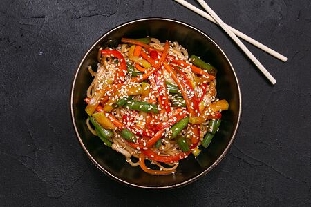 Рисовая лапша с овощами