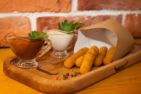 Сырные палочки в панировке