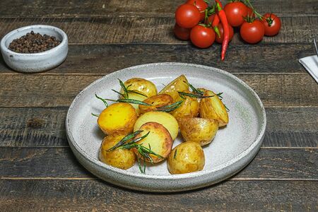 Запеченный картофель с розмарином