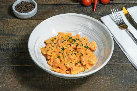 Фарфалле с форелью