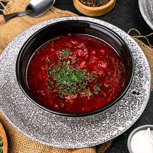 Борщ с гренками и домашней грудинкой