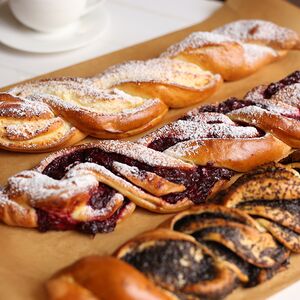 Пирог-рулет со сладкой начинкой