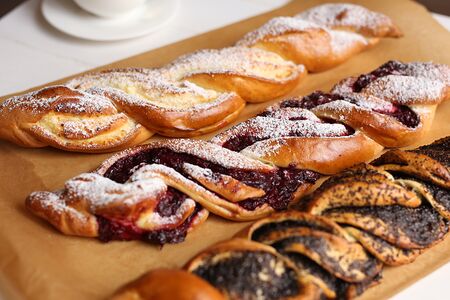 Пирог-рулет со сладкой начинкой