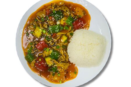 Говядина в кисло-сладком соусе с рисом на пару