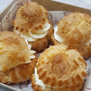 Профитроли ванильные с джемом 