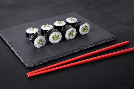 Ролл с огурцом