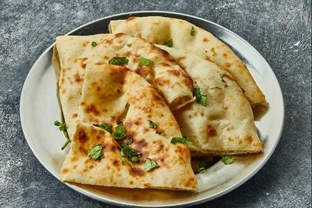 Cheese garlic naan