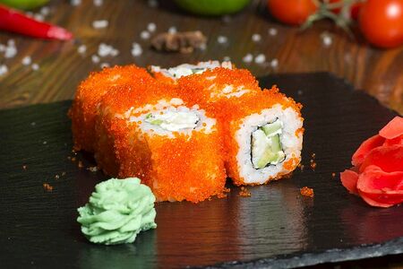 Ролл Калифорния с крабом